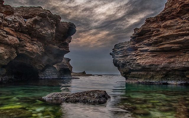 The Rosh Hanikra Cliffs in the Western Galilee. Credit: Amir Yarchi