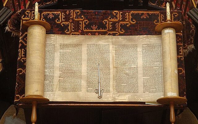 An open Torah, courtesy of Wikicommons images