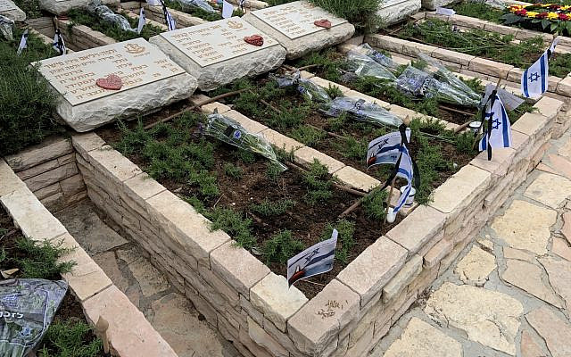 The graves of three Machal foriegn volunteers at the military cemetery in Rehovot.
(Photo credit: Courtesy of Aron Heller)