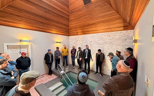 A group of men visited Mikvah Shoshanah, Portland’s women’s mikvah, to gain a deeper appreciation for this sacred and meaningful mitzvah.