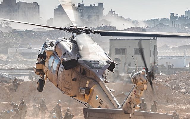 Helicopter evacuation of wounded in Gaza.  Photo ©️ Amit Agronov, 2026