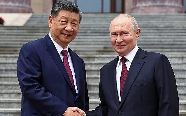 Image: Xi Jinping and Vladimir Putin during talks in Beijing. Photo: AP.