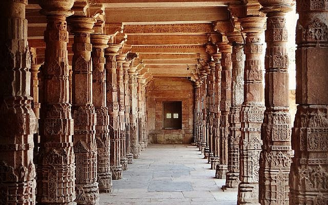 Arcade of the pillared hall known as the Bhoj Shala. 7 September 2021, Saumysbag (Source: Wikimedia Commons)