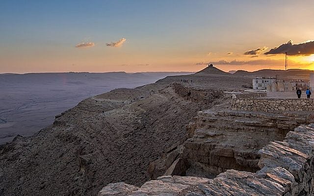 Camel lookout in Mitzpe Ramon (Wikimedia Commons)