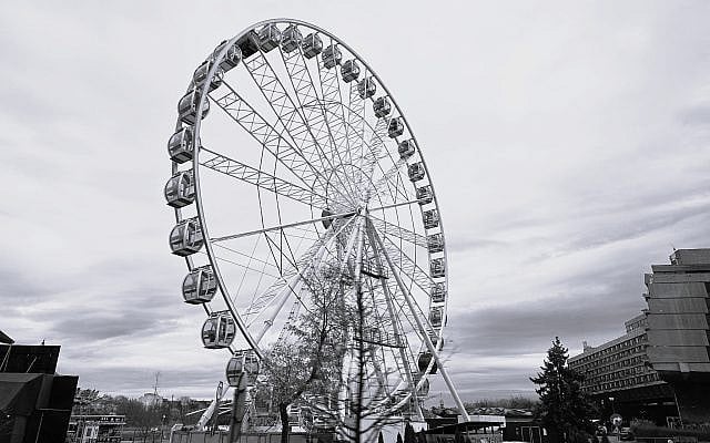 A Ferris wheel in the outskirts of Kraków, Poland (Photo courtesy of the author)