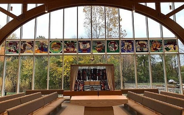 Sanctuary, Temple Beth Tzedek (Source: Temple Beth Tzedek, Williamsville, New York)