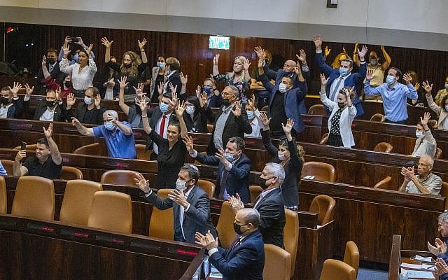Shirley Pinto is applauded in sign language by members of parliament during a plenum session in the assembly hall of the Israeli parliament, on July 12, 2021. (Photo by Olivier Fitoussi/Flash90)