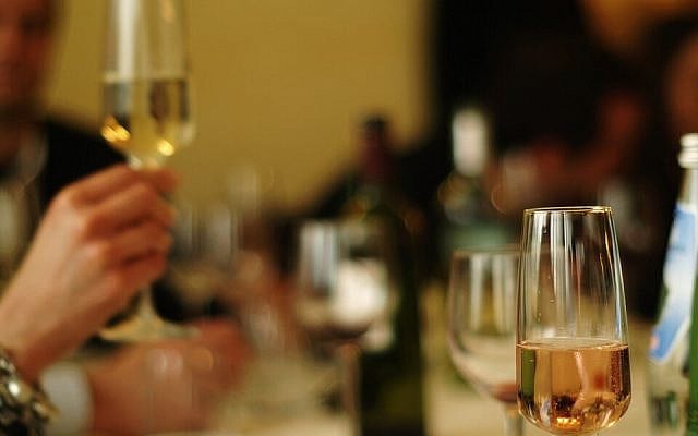 Wine tasting (Wikimedia commons)