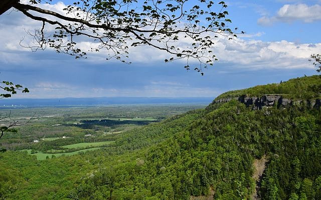 John Boyd Thacher Park in New York's Helderberg Mountains. (Photo Credit: "Discover Albany"--https://www.albany.org/listing/john-boyd-thacher-state-park/1967/) John Boyd Thacher Park in New York's Helderberg Mountains. (Photo Credit: "Discover Albany"--https://www.albany.org/listing/john-boyd-thacher-state-park/1967/)