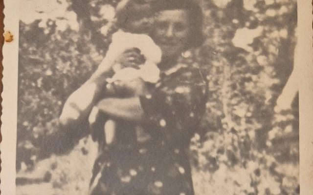 Paula with daughter Hava, circa 1938 Paula with daughter Hava, circa 1938