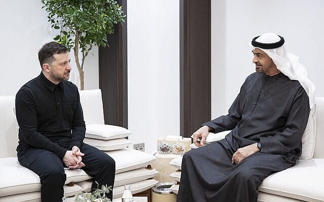 An undated handout photograph released on March 28, 2026, by the United Arab Emirates Presidential Court shows UAE's President Sheikh Mohamed bin Zayed al-Nahyan (R) meeting with Ukrainian President Volodymyr Zelensky in the United Arab Emirates. (Photo by Abdulla AL-NEYADI / UAE PRESIDENTIAL COURT / AFP) / RESTRICTED TO EDITORIAL USE - MANDATORY CREDIT "AFP PHOTO / UAE PRESIDENTIAL COURT / ABDULLA AL-NEYADI" - NO MARKETING NO ADVERTISING CAMPAIGNS - DISTRIBUTED AS A SERVICE TO CLIENTS