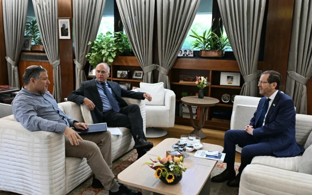 (L-R) Shin Bet chief David Zini, Central Elections Committee chairman Noam Sohlberg and President Isaac Herzog hold a meeting at the President's Residence, July 9, 2026. (Haim Zach/GPO)