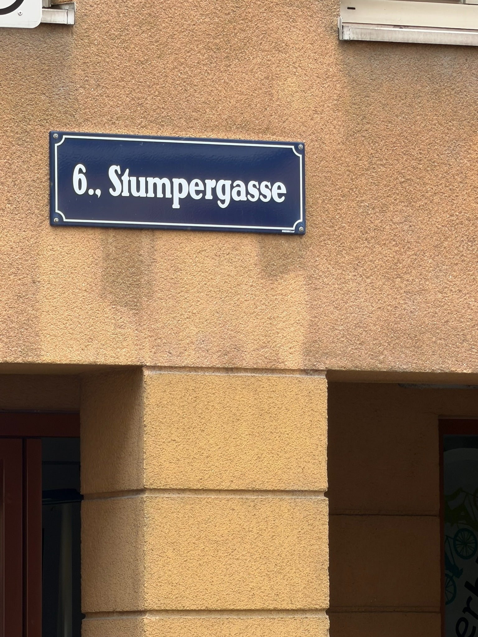 Stumpergasse, VI. Mariahilf. (Julian Ungar-Sargon, July 2026)
