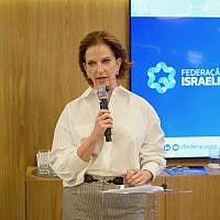 Célia Parnes gives a speech. Célia Parnes gives a speech.