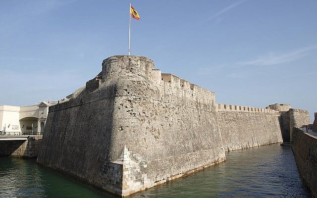 The Royal Walls of Ceuta and the moat of San Felipe, raised under the Crown of Portugal in the 1540s and in Spanish hands since 1640 (photo: DMY, via Wikimedia Commons)