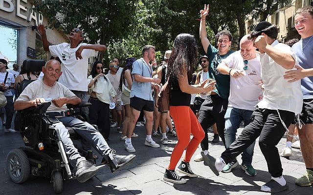 Dance party at Zion Square in Jerusalem.
Photo: Ariel Jerozolimski