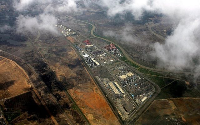 India Industry. (Source: Wikimedia Commons)
