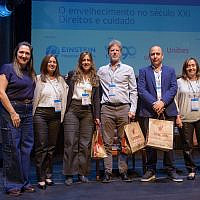 Sueli Schreier with participants of one of the debates Sueli Schreier with participants of one of the debates