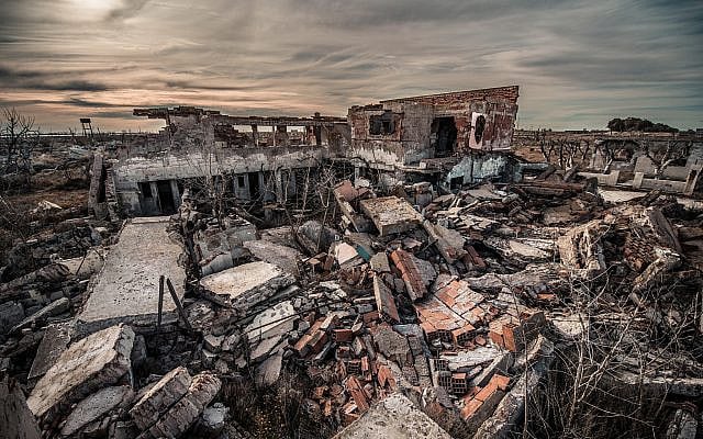 Photograph of landscape in ruins (iStock/Emanuel Acosta)