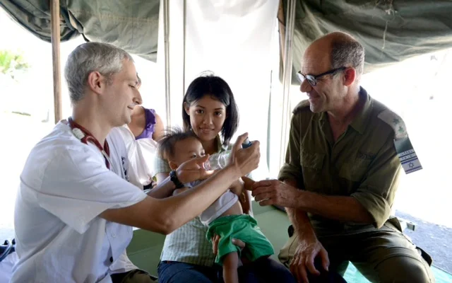 IDF first responders help victims of the 2015 earthquake in Kathmandu, Nepal. (IDF)