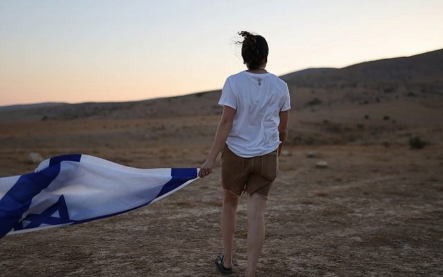 Member of Garin Yachad at the site in Mevuot Arad where the community will be established