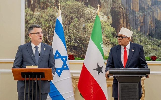 This handout photograph taken and released by the Somaliland Presidential Office on January 6, 2026 shows Somaliland's President Abdirahman Abdullahi Mohamed (R) speaking during a press conference with Israel's Foreign Minister Gideon Saar (L) at the Presidential Palace in Hargeisa. Israel's Foreign Minister arrived in Somaliland on January 6, 2026 in the first high-profile visit by an Israeli official since the country recognised the breakaway region in the Horn of Africa, the Somaliland presidency said. (Photo by Somaliland Presidential Office / AFP) / RESTRICTED TO EDITORIAL USE - MANDATORY CREDIT "AFP PHOTO /  SOMALILAND PRESIDENTIAL OFFICE / HANDOUT /  " - NO MARKETING NO ADVERTISING CAMPAIGNS - DISTRIBUTED AS A SERVICE TO CLIENTS