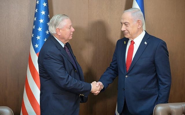 Republican US Senator Lindsey Graham (left) meets with Prime Minister Benjamin Netanyahu in Jerusalem, December 21, 2025. (Amos Ben Gershom/GPO)
