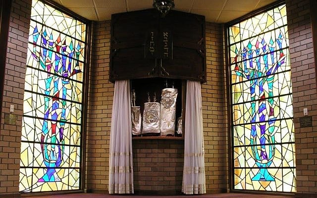 Stained glass windows beside the bimah (Source: Temple David Congregation)