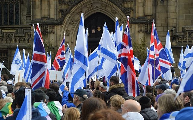 British Jews in the UK always acknowledge Britain at pro-Israel and anti-antisemitism rallies. The Israel-haters rarely, if indeed they ever, do! Pic: Ed Moss
