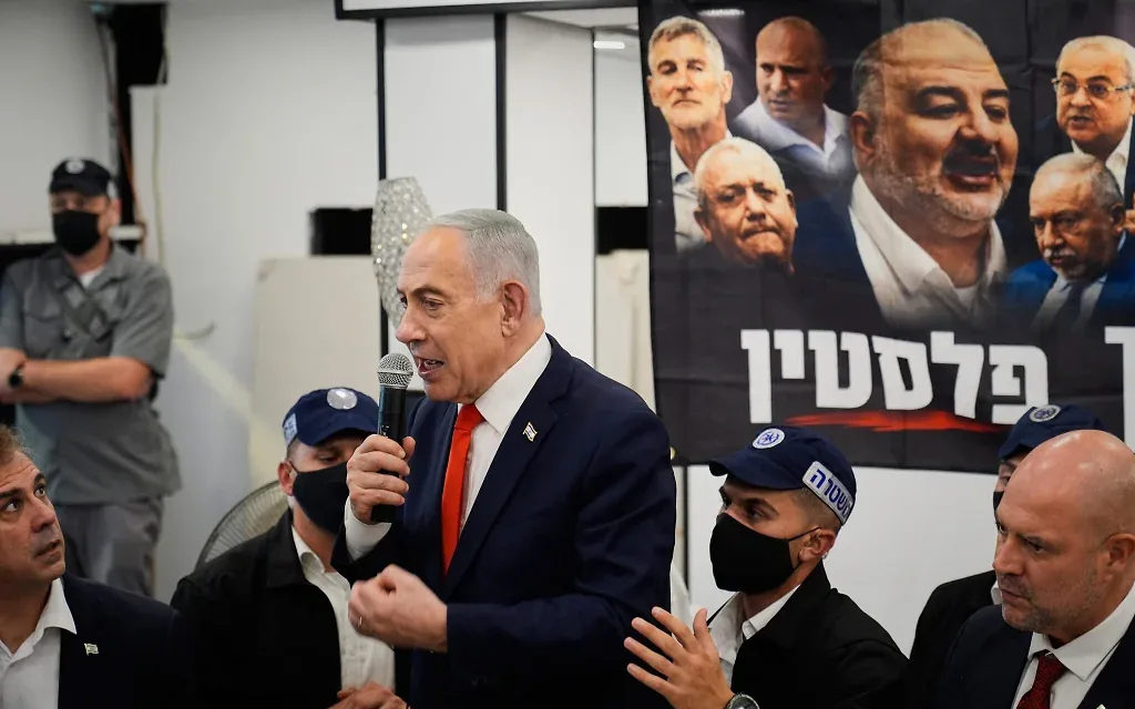 Prime Minister Benjamin Netanyahu speaks to supporters during a campaign appearance at a market in Tel Aviv, Israel, October 22, 2026. (AP Photo/David Goldman)
