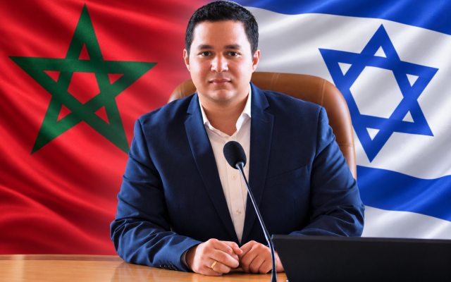 Former Israeli Knesset member Dan Illouz, of Moroccan Jewish descent, pictured against a background featuring the flags of Morocco and Israel. (AI-edited image based on an original photograph by Sharon Hasson/Wikimedia Commons, licensed under CC BY-SA 4.0.)
