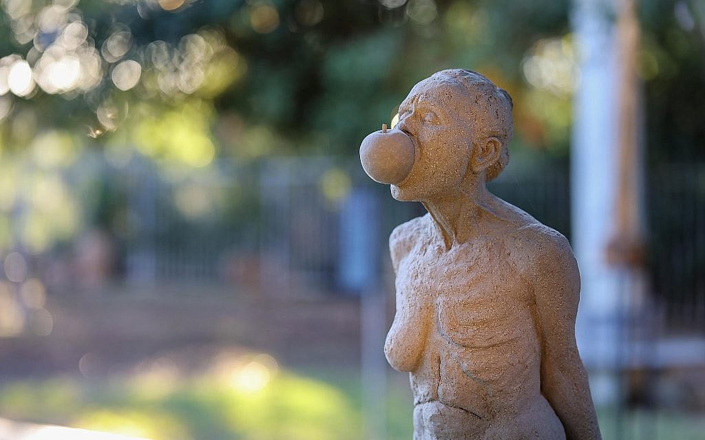 "Bite," 2017, Eva Avidar, clay, iron. Photo: Dor Pazuelo