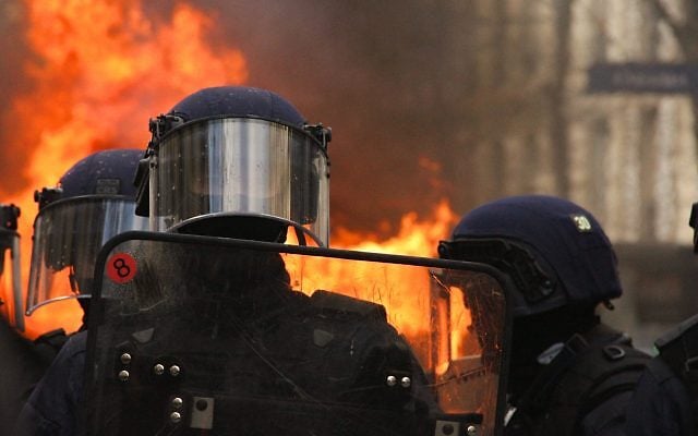 Image by Hubert de Thé from Pixabay
https://pixabay.com/images/download/hubertdethe-police-8264944_1920.jpg