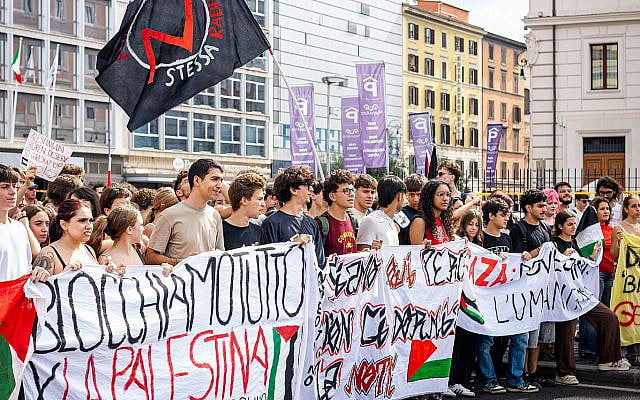 Protesters hold banners supporting Palestine in a street protest. (Unsplash) Protesters hold banners supporting Palestine in a street protest. (Unsplash)