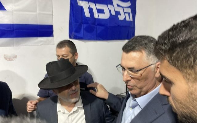Foreign Minister Gideon Saar and Rabbi Avi Schwartz (Courtesy Rabbi Avi Schwartz)