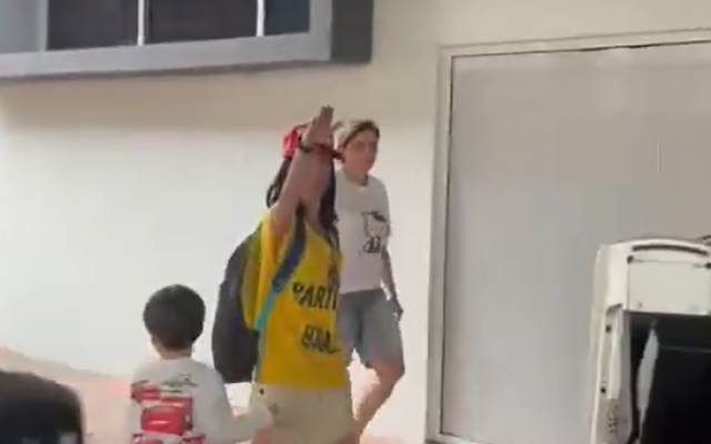 Images show a voter performing a Nazi salute in Rio de Janeiro. Photo: Screenshot from social media.