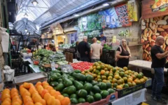 Illustrative: Shoppers at the Mahane Yehuda market in Jerusalem, November 13, 2025 (Nati Shohat/FLASH90)