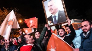 شادی حامیان اردوغان - عکس از اوزان خبرگزاری فرانسه