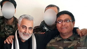 قاسم سلیمانی، فرمانده سپاه قدس به همراه یکی از فرماندهان لشکر فاطمیون که علیه مخالفان بشار اسد می جنگند قاسم سلیمانی، فرمانده سپاه قدس به همراه یکی از فرماندهان لشکر فاطمیون که علیه مخالفان بشار اسد می جنگند
