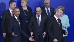 اوباما (سمت چپ) و اردوغان (سمت راست تصویر) در کنار رهبران آلمان و فرانسه در جریان نشست ناتو در ورشو