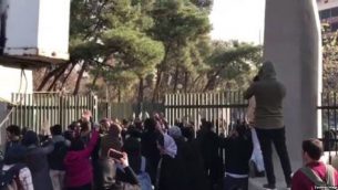 سر در دانشگاه تهران
