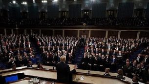 توضیح تصویر: پرزیدنت دونالد ترامپ حین ایراد سخنرانی اتحاد ایالات در کنگره در جلسه‌ی مشترک کنگره در کاپیتول هیل واشنگتن، سه‌شنبه ۳۰ ژانویه ۲۰۱۸. (AP Photo/Pablo Martinez Monsivais)