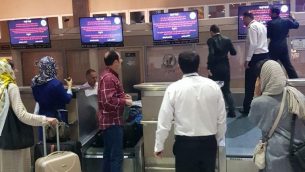 مانیتورهای فرودگاه تبریز نیز هک شدند مانیتورهای فرودگاه تبریز نیز هک شدند