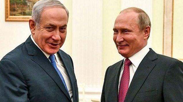 تصویر: ولادیمیر پوتین رئیس جمهور روسیه، راست، با بنیامین نتانیاهو نخست وزیر اسرائیل در دیدار این دو در کرملین، مسکو، ۱۱ ژوئیه ۲۰۱۸. (AFP/ Pool/Yuri Kadobnov)