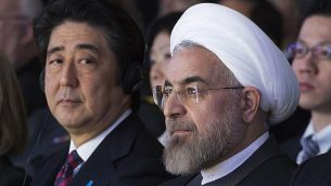 تصویر: حسن روحانی رئیس جمهور ایران، راست، شینزو آبه نخست وزیر ژاپن، در کنفرانس مشترک مطبوعاتی، کاخ سعادت آباد در تهران، پایتخت ایران،‌ ۱۲ ژوئن ۲۰۱۹. (AFP)