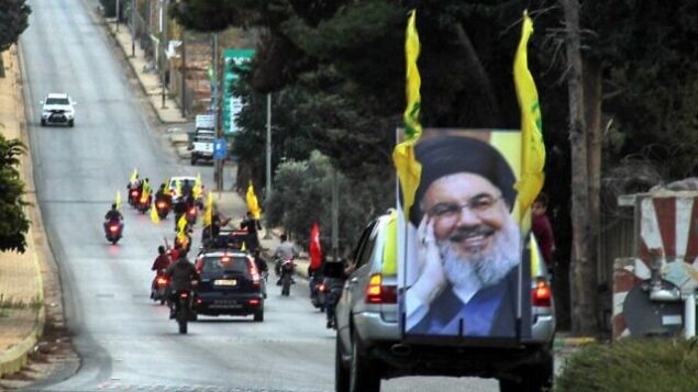 تصویر: حامیان گروه تروریستی حزب الله در کاروانی از خودروها در حمایت از سخنرانی رهبر گروه، حسن نصرالله، در «دروازه فاطمه»، «کفار کلا»، ناحیه مرزی لبنان با اسرائیل، حرکت میکنند، ۲۵ اکتبر ۲۰۱۹.
(Ali Dia/AFP) تصویر: حامیان گروه تروریستی حزب الله در کاروانی از خودروها در حمایت از سخنرانی رهبر گروه، حسن نصرالله، در «دروازه فاطمه»، «کفار کلا»، ناحیه مرزی لبنان با اسرائیل، حرکت میکنند، ۲۵ اکتبر ۲۰۱۹.
(Ali Dia/AFP)