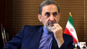تصویر: علی اکبر ولایتی، از مشاوران ارشد علی خامنه ای ولی فقیه ایران، حین مصاحبه با اسوشیتد پرس در دفتر خود در تهران، ایران، ۱۸ اوت ۲۰۱۳. (AP Photo/Ebrahim Noroozi, File)