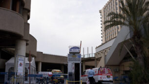 A Magen David Adom ambulance, transfering a Coronavirus patient, is entering Tel Avivs Dan Panorama hotel which was turned into quarantine facility in Tel Aviv, on March 26, 2020. Photo by Gili Yaari /Flash90 *** Local Caption *** ????????????????
							<p class=