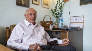 Marek Dunin-Wasowicz - Nazi death camp surviver and witness in the trial of former SS guard Bruno Dey is seen during AFP interviev in his appartment in Warsaw, Poland on July 16, 2020. - The pyres of burning bodies in the forests around Nazi Germany's Stutthof concentration camp still haunt 93-year-old Marek Dunin-Wasowicz, a crucial witness in the trial of former SS guard Bruno Dey which is expected to close on July 23, 2020. (Photo by Wojtek RADWANSKI / AFP)