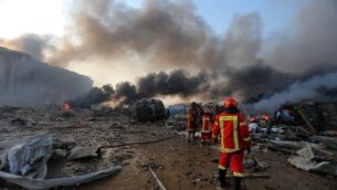 EDITORS NOTE: Graphic content / A picture shows the scene of an explosion at the port in the Lebanese capital Beirut on August 4, 2020. - Two huge explosion rocked the Lebanese capital Beirut, wounding dozens of people, shaking buildings and sending huge plumes of smoke billowing into the sky. Lebanese media carried images of people trapped under rubble, some bloodied, after the massive explosions, the cause of which was not immediately known. (Photo by STR / AFP)